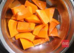 Illustration of how to make pumpkin pie with bean paste stuffing 1