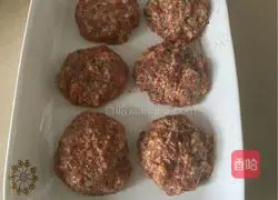 Illustration of how to make pan-fried vegetable beef patties 5