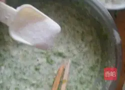 Illustration of how to make celery leaf egg pancake 5