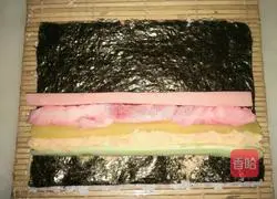 Illustration of how to roll sushi front and back 5