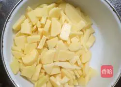 Illustration of how to make golden duck egg and potato pancakes 2