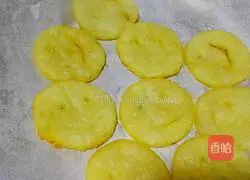 Illustration of how to make smiley potato pancakes 14