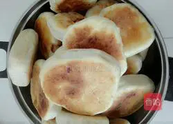 Illustration of how to make brown sugar and red date dough cake 9