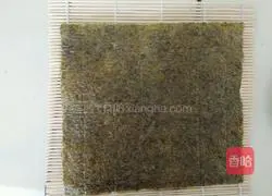 Illustration of how to make meat floss sushi 1