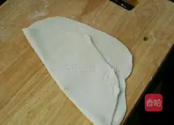 Illustration of how to make scallion oil hand cake 4