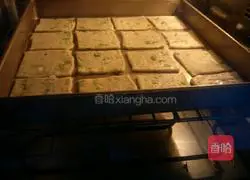 Illustration of making soda and scallion square cake 7