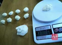 Illustration of how to make milk pancakes 4