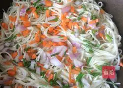 Illustration of making noodles and egg pancakes 5