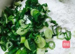 Illustration of how to make spring onion and egg pancakes 2