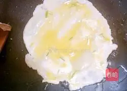 Illustration of how to make egg burritos 4