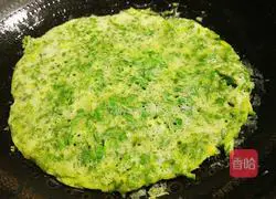 Illustration of how to make leek and egg pancakes 9