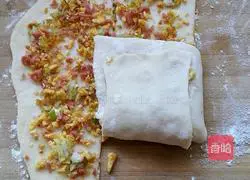 Illustration of how to make scallion pancake 10