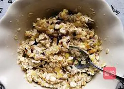 Illustration of how to make oatmeal and nectarine cakes 8