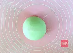 Illustration of how to make scallion pancakes 3