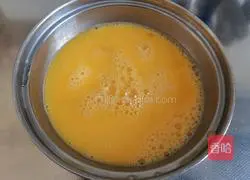 Illustration of how to make Chinese toon sprout egg cake 6
