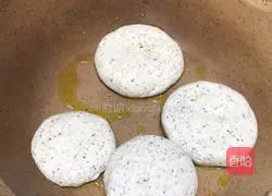 Illustration of how to make cheese and multigrain bean dregs cake 8