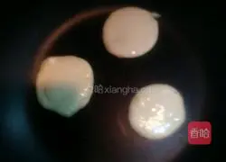 Illustration of how to make banana pancakes 9