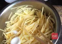 Illustration of how to make pan-fried potato shreds 2