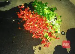 Spicy Illustration of how to make flavored egg pancakes 1