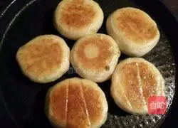 Illustration of how to make scallion pancakes 9