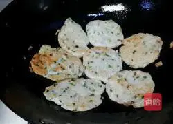 Illustration of how to make seabass cake 8