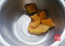 Illustration of making glutinous rice pumpkin cake 1