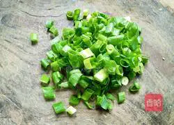 Illustration of how to fry potato slices 8