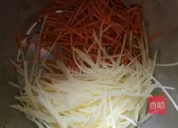 Illustration of making potato shredded cake 2