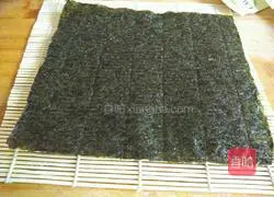 Illustration of how to make sushi rolls 5