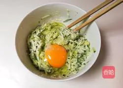 Illustration of how to make burnt cucumber egg pancake 8