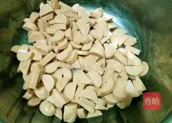 Illustration of how to make ham, vegetable and preserved egg pancakes 4