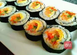 Illustration of how to make spicy cabbage sushi 12