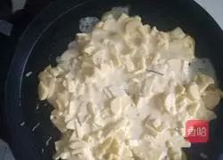 Illustration of how to make golden duck egg and potato pancakes 5