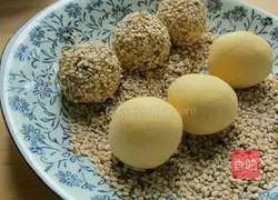 Illustration of how to make Xuaner brand pumpkin and red bean cakes 4