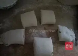 Illustration of how to bake steamed buns with oil in electric cake stall 6