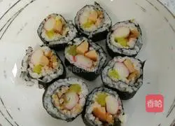Illustration of how to make spicy cabbage sushi 6