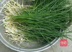 Illustration of how to make chive pancakes 2