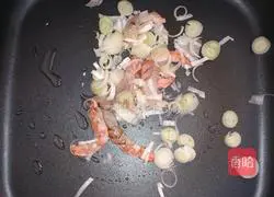 Illustration of how to make shrimp and egg burritos 1