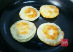 Illustration of how to make pepper and eggplant pie 14