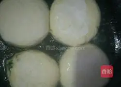 Illustration of how to make simple breakfast dough pie 5