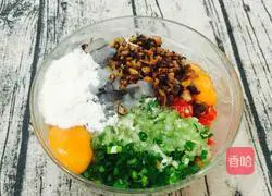 Illustration of how to make mushroom, shrimp and loofah pancakes 7