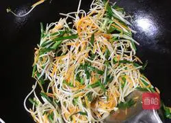 Illustration of how to make mung bean sprouts and mixed vegetable sushi 4