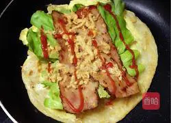 Illustration of how to make bacon and meat floss hand cakes 4