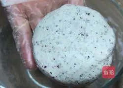 Illustration of how to make cheese and multigrain bean dregs cake 7