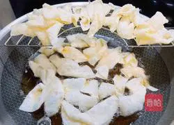  Illustration of a new way to eat roast duck pancake skin 9