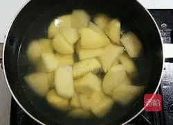 Illustration of how to make fried potato pancakes 1
