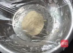 Illustration of how to make scallion pancakes 4