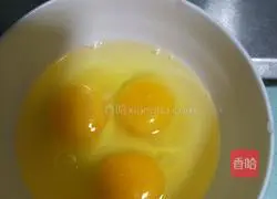 Illustration of how to make egg pancakes 1