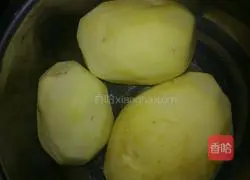 Illustration of how to make eggplant and potato cakes 1