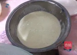 Illustration of how to make carrot and green pepper pancakes 1